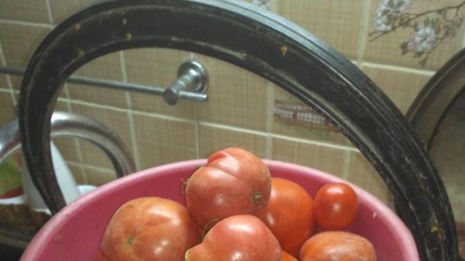 Скільки хвилин варити помідори